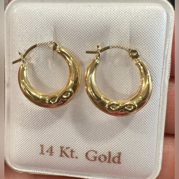 Jewelry - Elegant 14K Gold Hoop Earrings